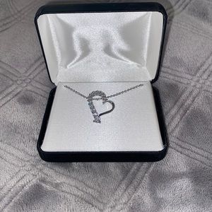 NEW Silver heart shaped necklace